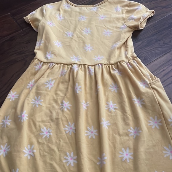 Flower dress - Picture 4 of 4